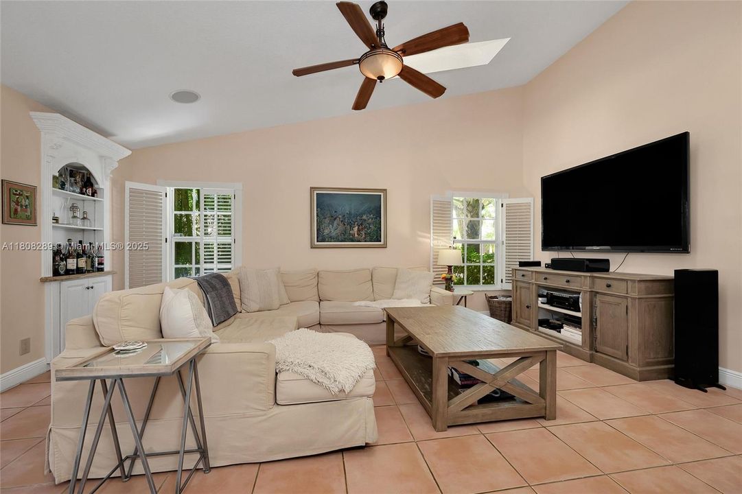 Recently Sold: $1,485,000 (4 beds, 2 baths, 3056 Square Feet)