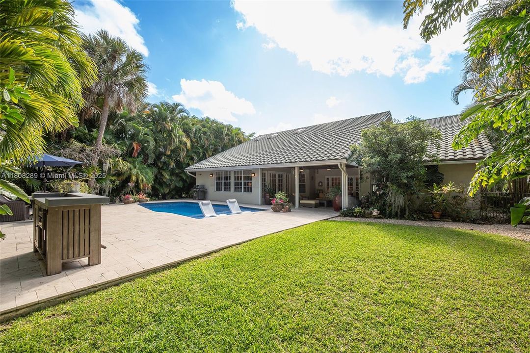 Recently Sold: $1,485,000 (4 beds, 2 baths, 3056 Square Feet)