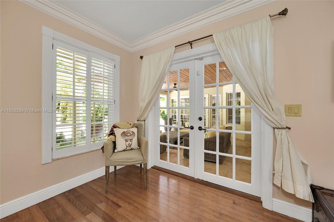 Recently Sold: $1,485,000 (4 beds, 2 baths, 3056 Square Feet)