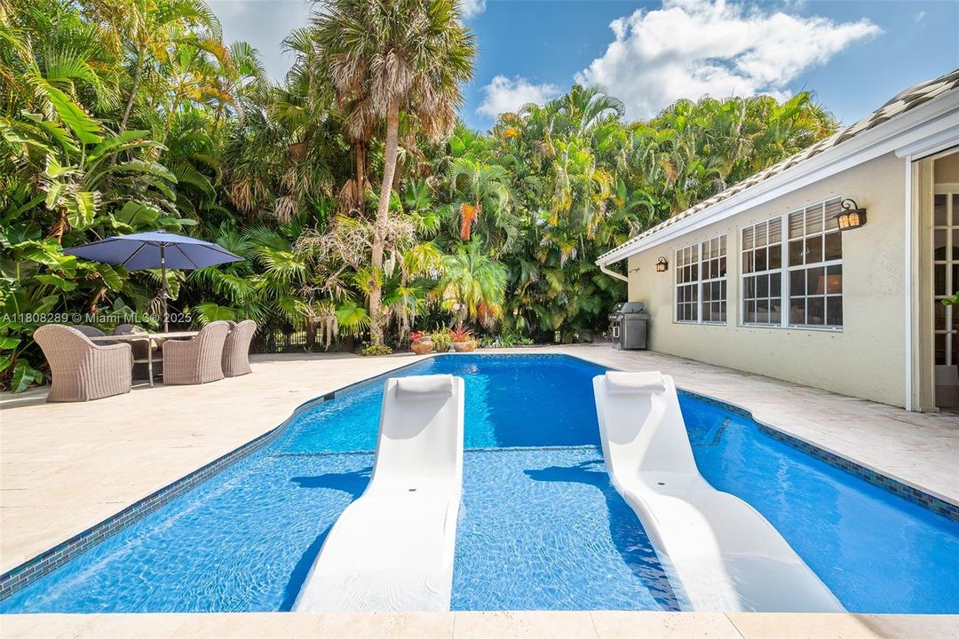 Recently Sold: $1,485,000 (4 beds, 2 baths, 3056 Square Feet)