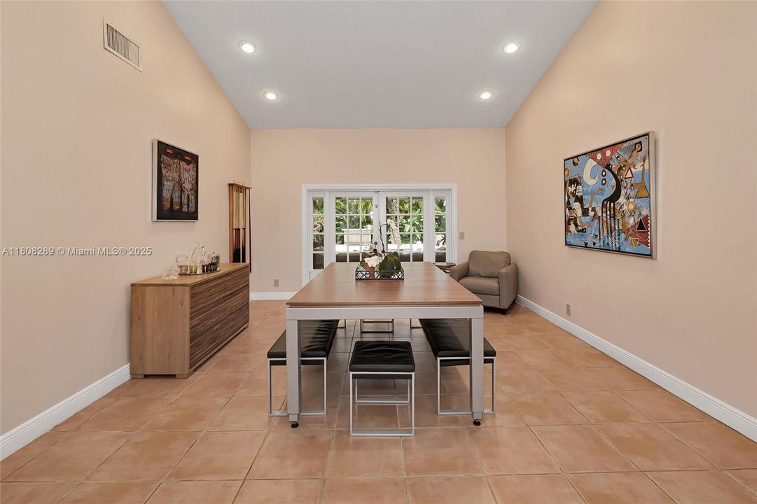 Recently Sold: $1,485,000 (4 beds, 2 baths, 3056 Square Feet)