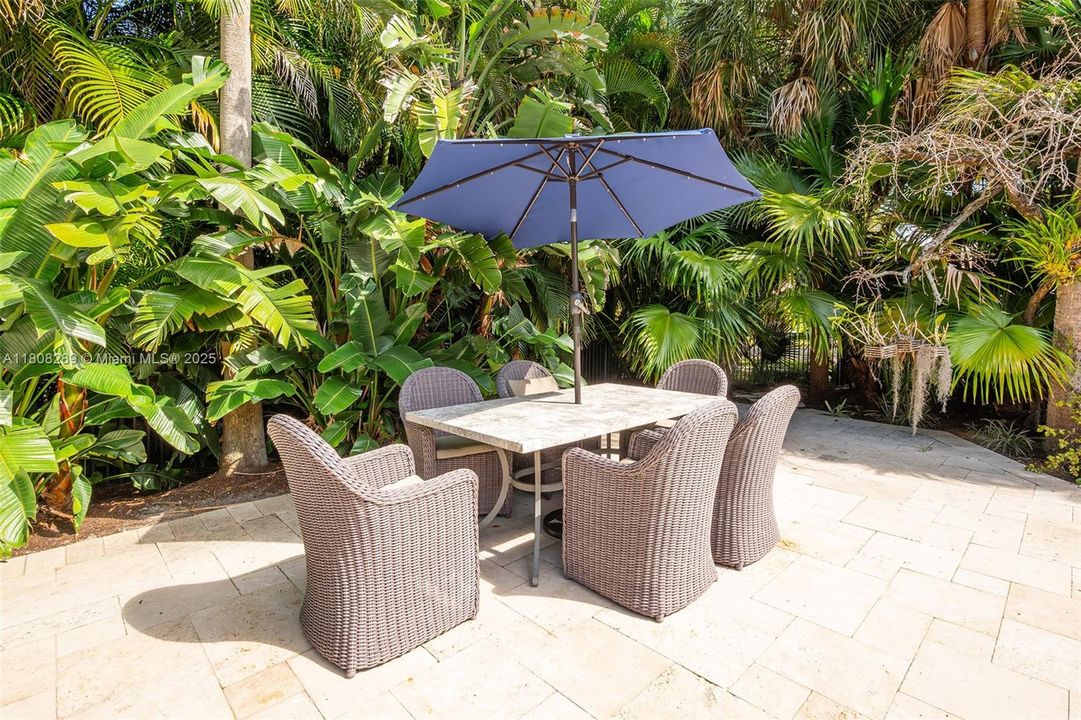 Recently Sold: $1,485,000 (4 beds, 2 baths, 3056 Square Feet)