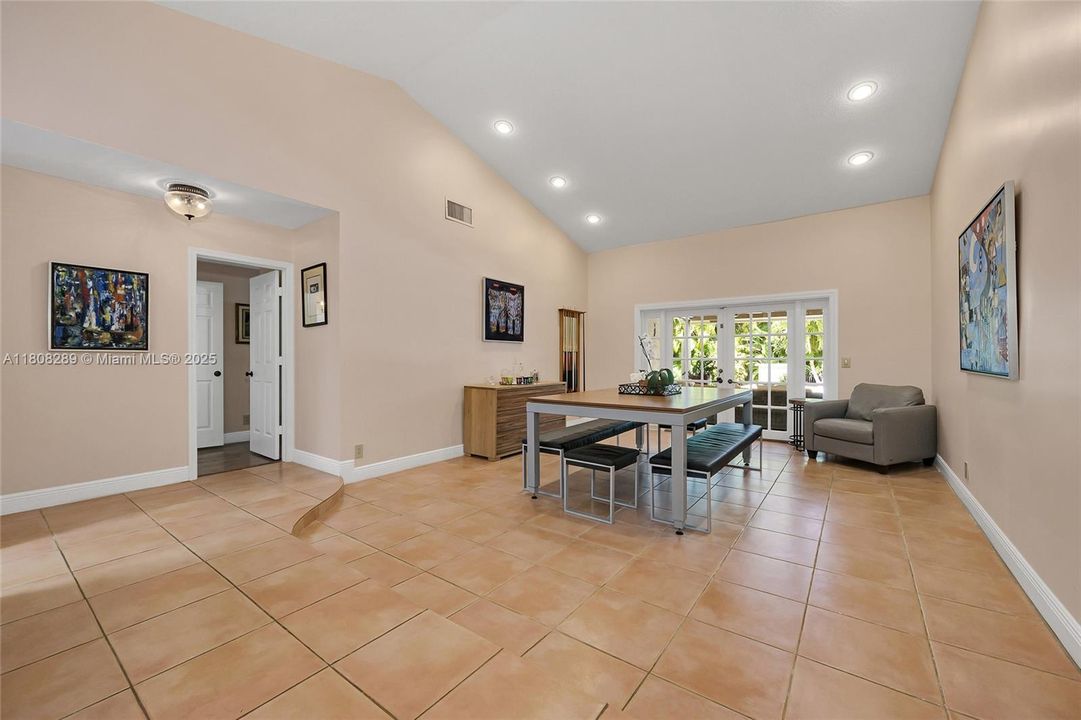 Recently Sold: $1,485,000 (4 beds, 2 baths, 3056 Square Feet)