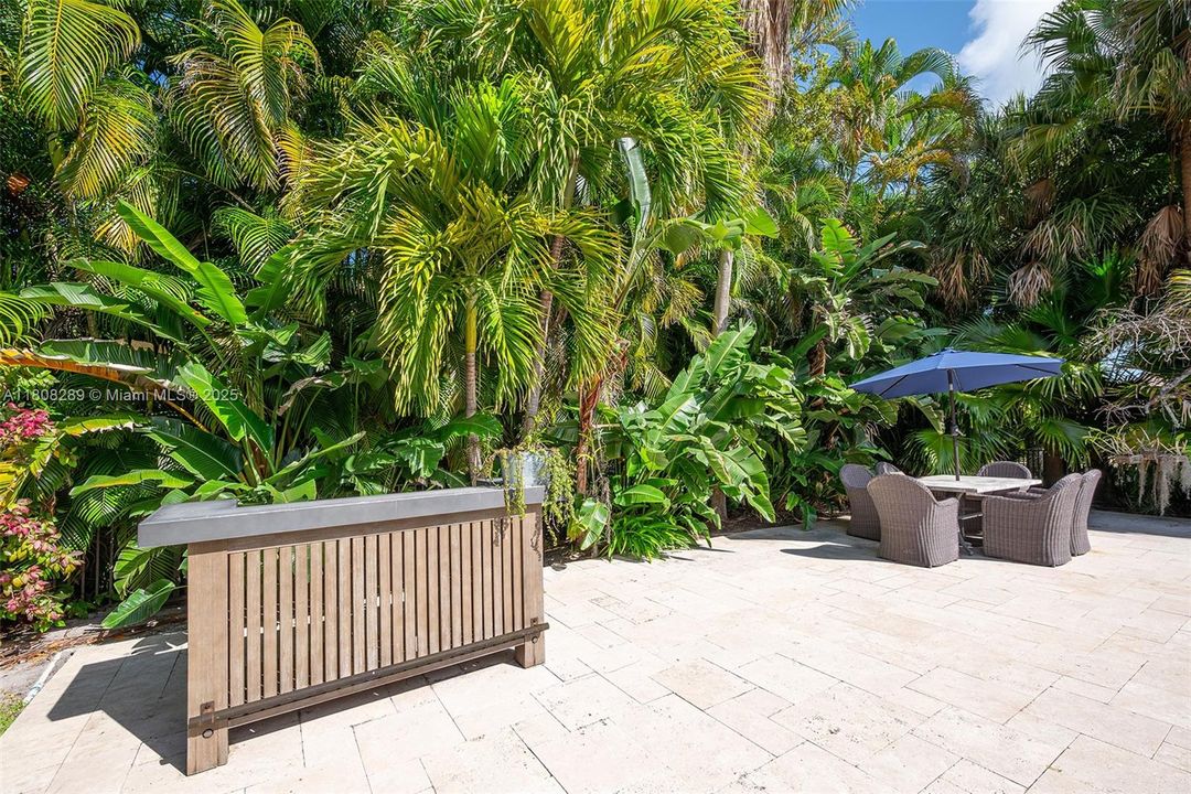 Recently Sold: $1,485,000 (4 beds, 2 baths, 3056 Square Feet)