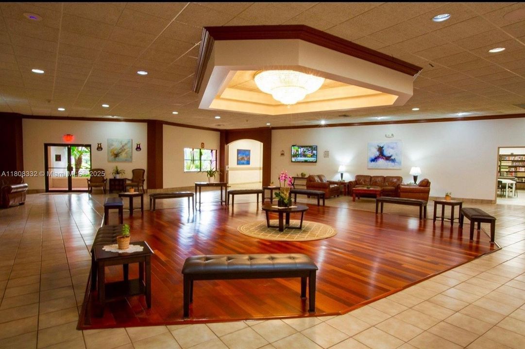 На продажу: $319,000 (2 спален, 2 ванн, 1235 Квадратных фут)