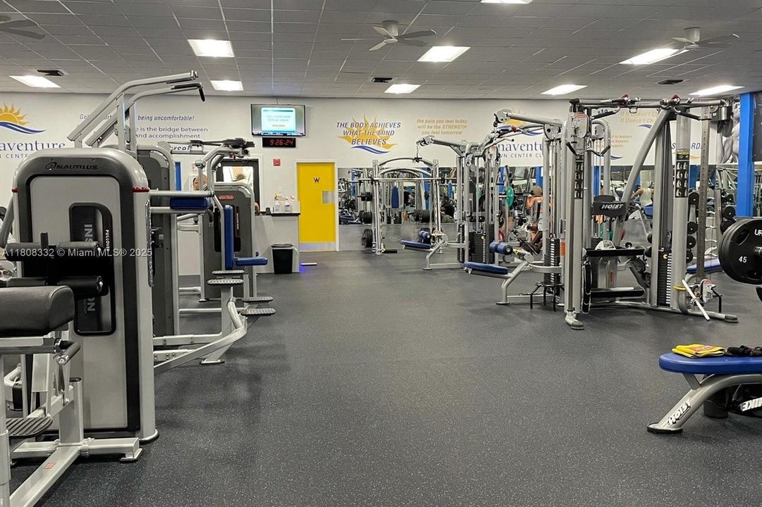 На продажу: $319,000 (2 спален, 2 ванн, 1235 Квадратных фут)