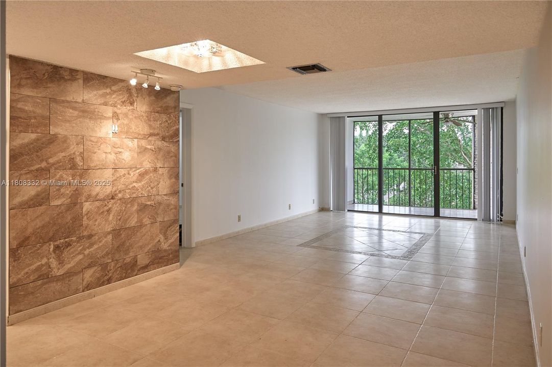 На продажу: $319,000 (2 спален, 2 ванн, 1235 Квадратных фут)