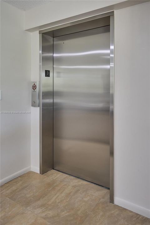 На продажу: $319,000 (2 спален, 2 ванн, 1235 Квадратных фут)