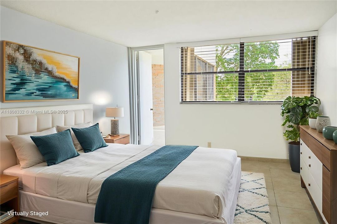 На продажу: $319,000 (2 спален, 2 ванн, 1235 Квадратных фут)