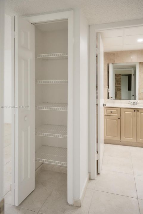 На продажу: $319,000 (2 спален, 2 ванн, 1235 Квадратных фут)