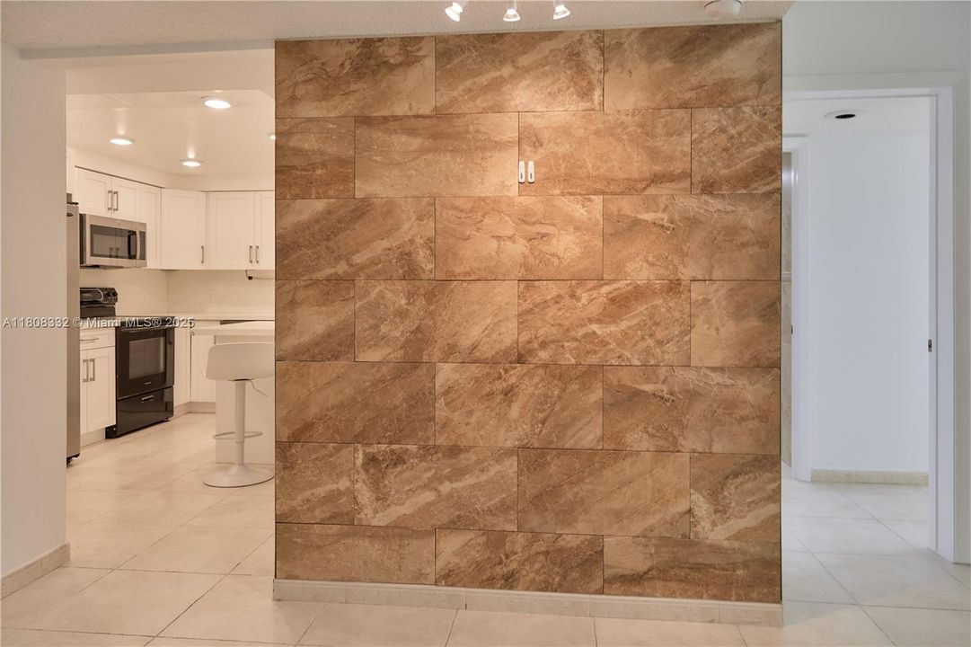 На продажу: $319,000 (2 спален, 2 ванн, 1235 Квадратных фут)