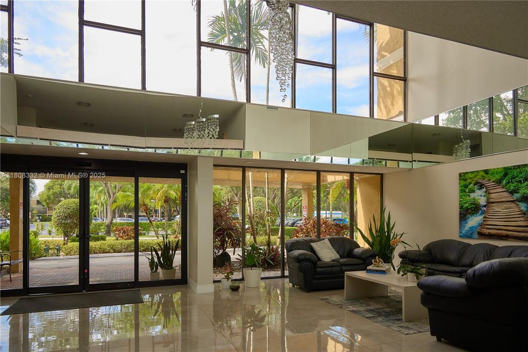 На продажу: $319,000 (2 спален, 2 ванн, 1235 Квадратных фут)