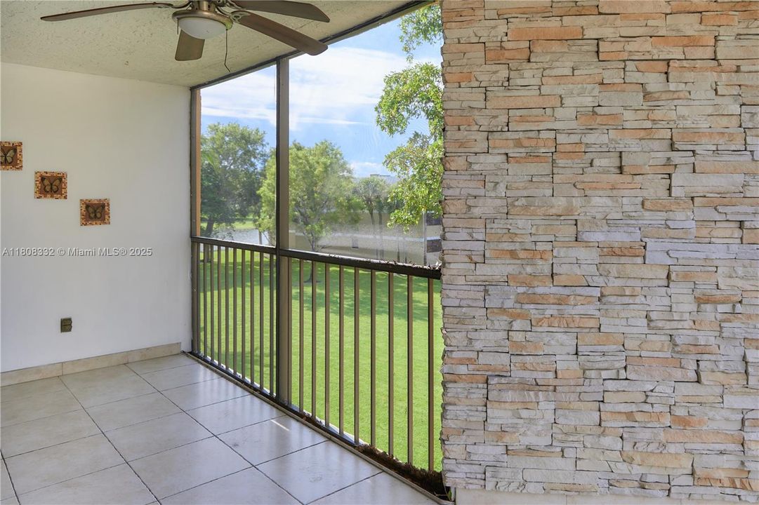 На продажу: $319,000 (2 спален, 2 ванн, 1235 Квадратных фут)