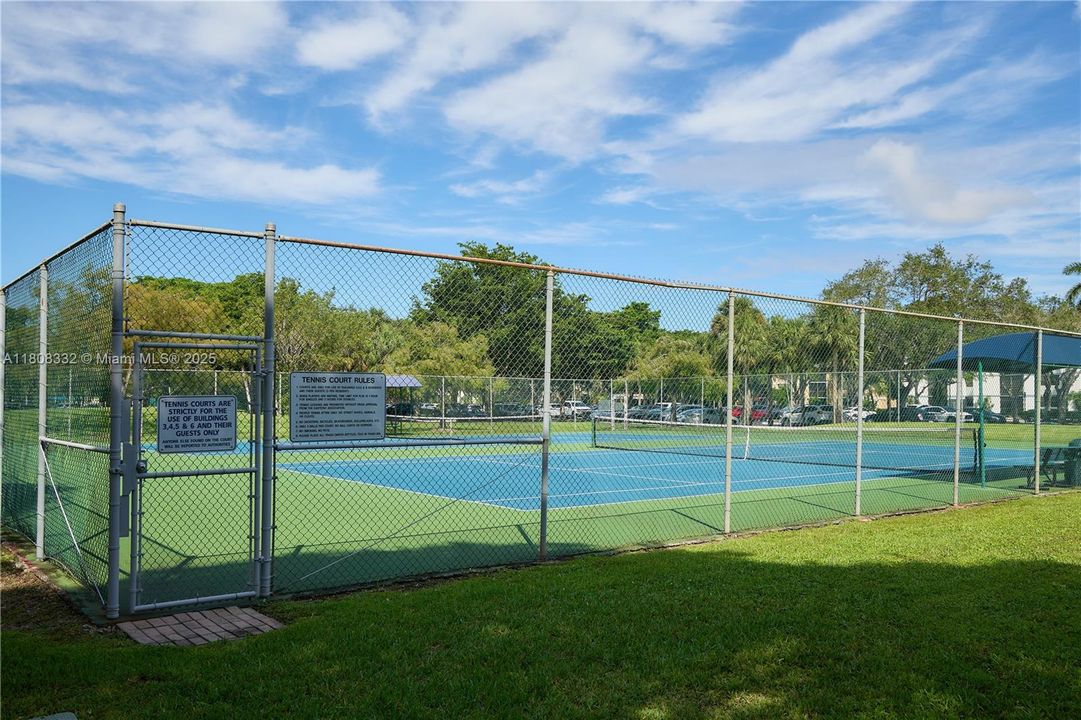 На продажу: $319,000 (2 спален, 2 ванн, 1235 Квадратных фут)