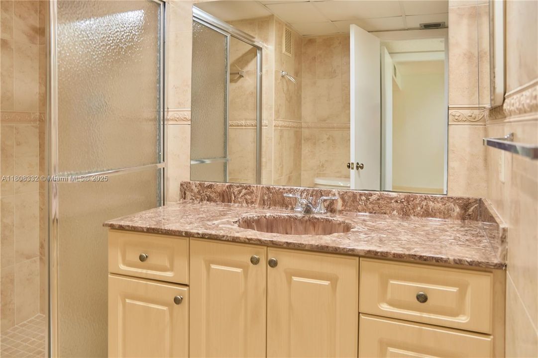 На продажу: $319,000 (2 спален, 2 ванн, 1235 Квадратных фут)