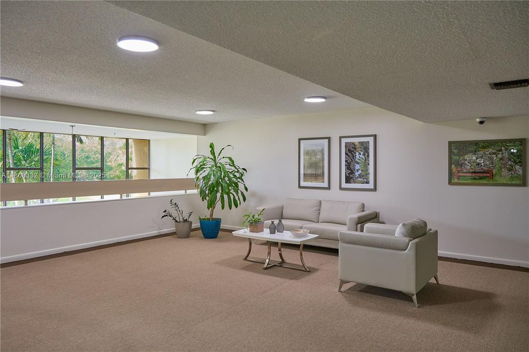 На продажу: $319,000 (2 спален, 2 ванн, 1235 Квадратных фут)