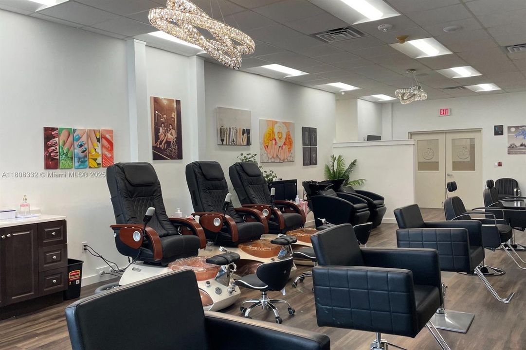 На продажу: $319,000 (2 спален, 2 ванн, 1235 Квадратных фут)