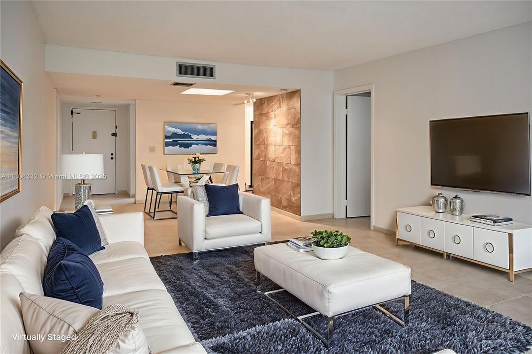 На продажу: $319,000 (2 спален, 2 ванн, 1235 Квадратных фут)