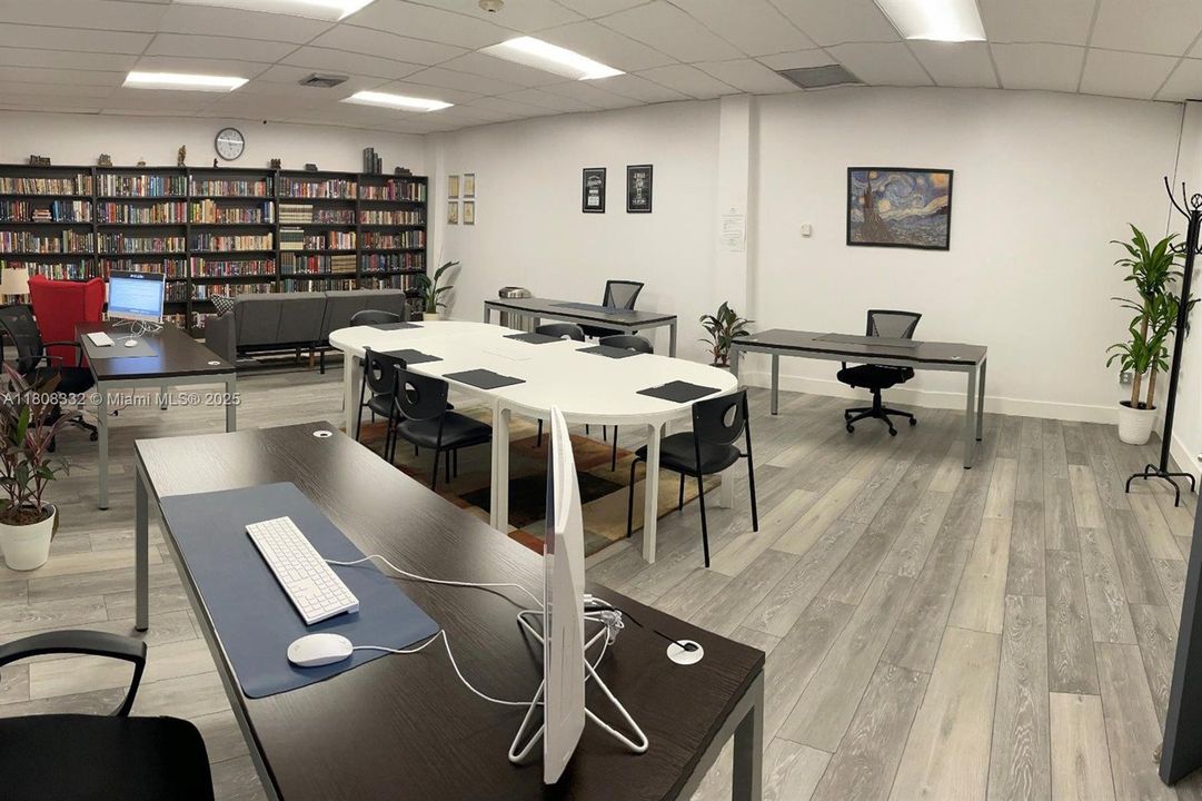 На продажу: $319,000 (2 спален, 2 ванн, 1235 Квадратных фут)