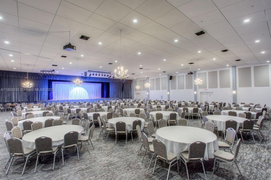 На продажу: $319,000 (2 спален, 2 ванн, 1235 Квадратных фут)