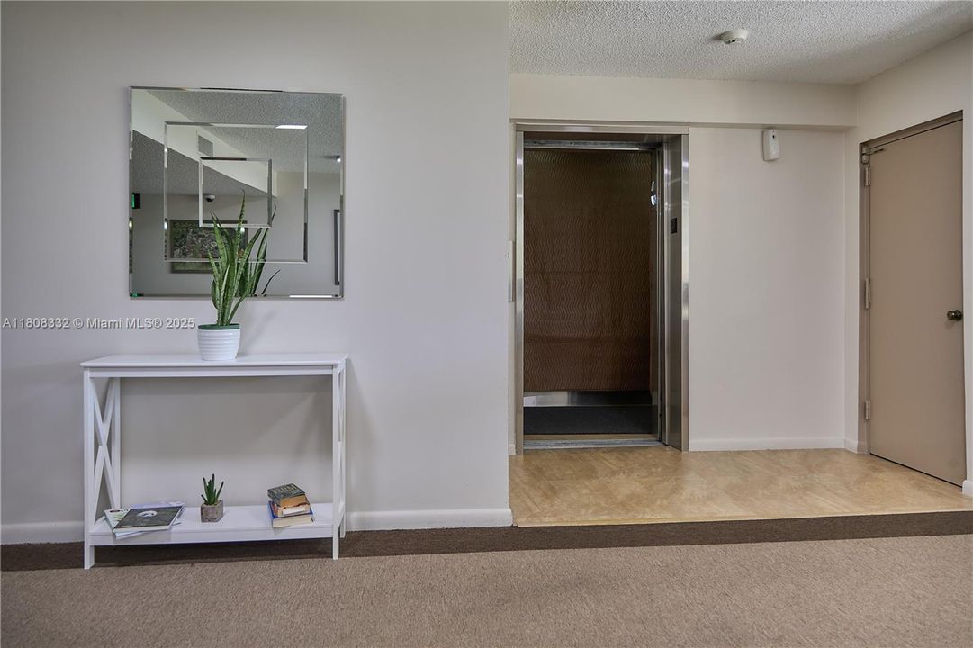 На продажу: $319,000 (2 спален, 2 ванн, 1235 Квадратных фут)