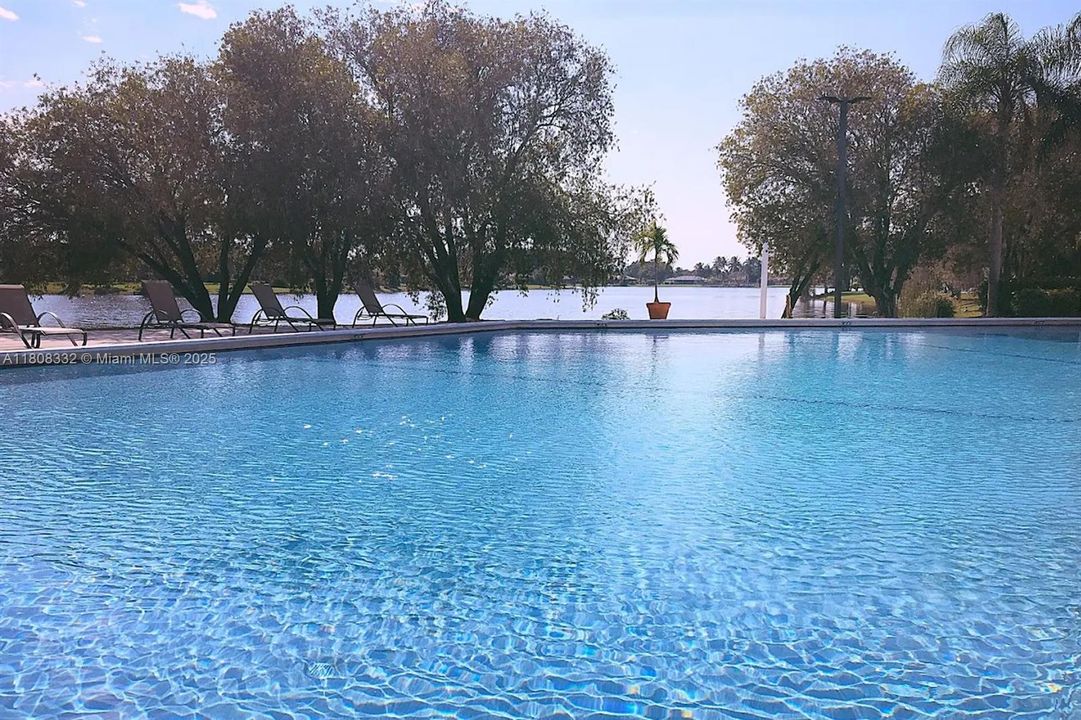 На продажу: $319,000 (2 спален, 2 ванн, 1235 Квадратных фут)