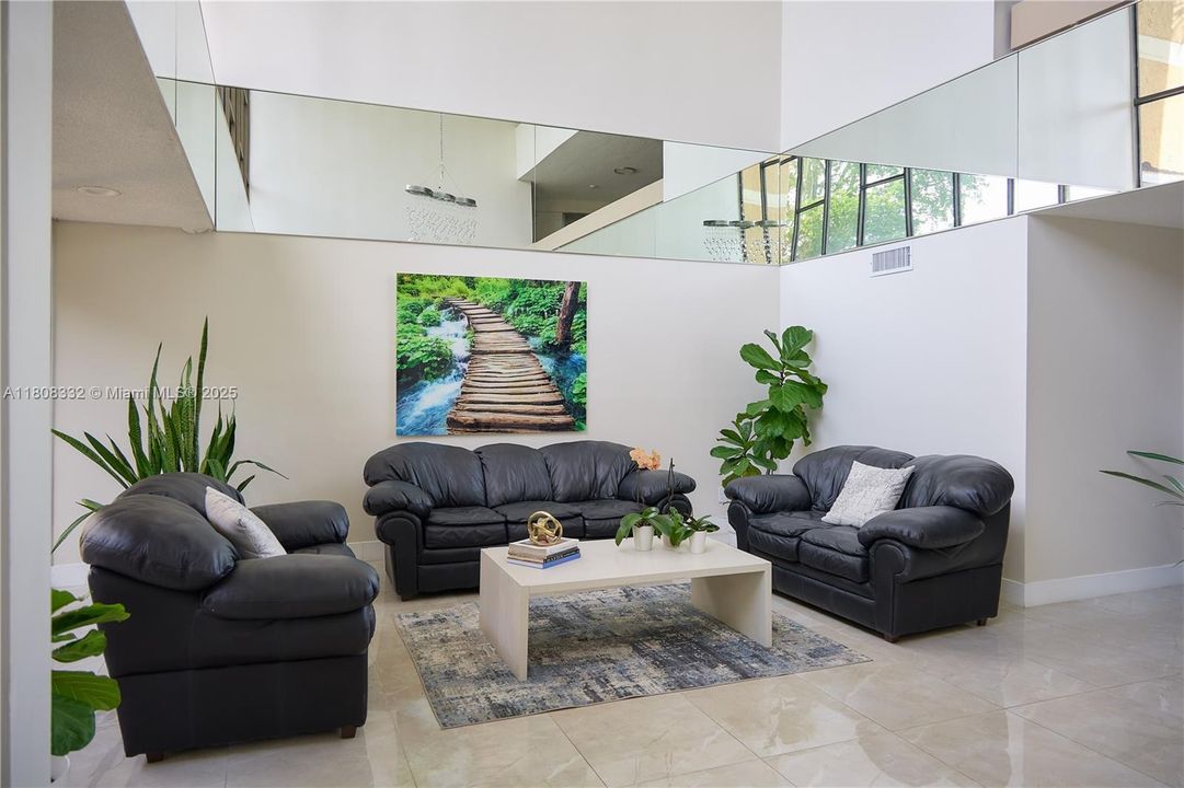 На продажу: $319,000 (2 спален, 2 ванн, 1235 Квадратных фут)