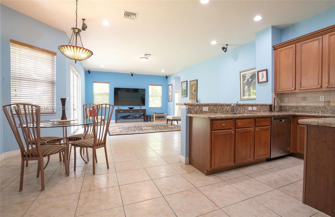 Recently Sold: $1,050,000 (4 beds, 3 baths, 2729 Square Feet)