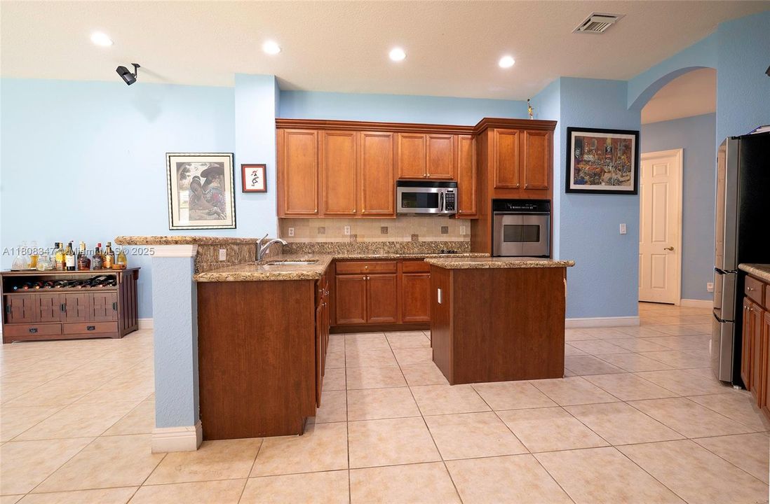 Recently Sold: $1,050,000 (4 beds, 3 baths, 2729 Square Feet)