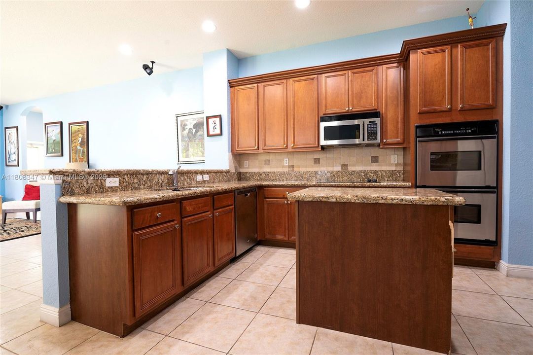 Recently Sold: $1,050,000 (4 beds, 3 baths, 2729 Square Feet)