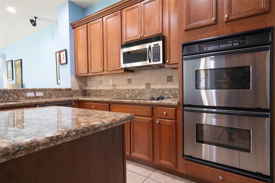 Recently Sold: $1,050,000 (4 beds, 3 baths, 2729 Square Feet)