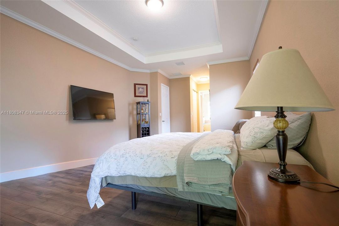 Recently Sold: $1,050,000 (4 beds, 3 baths, 2729 Square Feet)