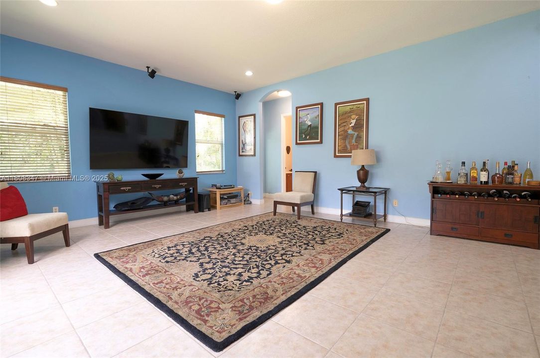 Recently Sold: $1,050,000 (4 beds, 3 baths, 2729 Square Feet)