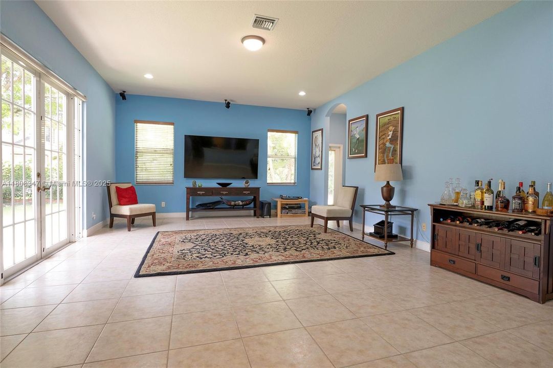 Recently Sold: $1,050,000 (4 beds, 3 baths, 2729 Square Feet)