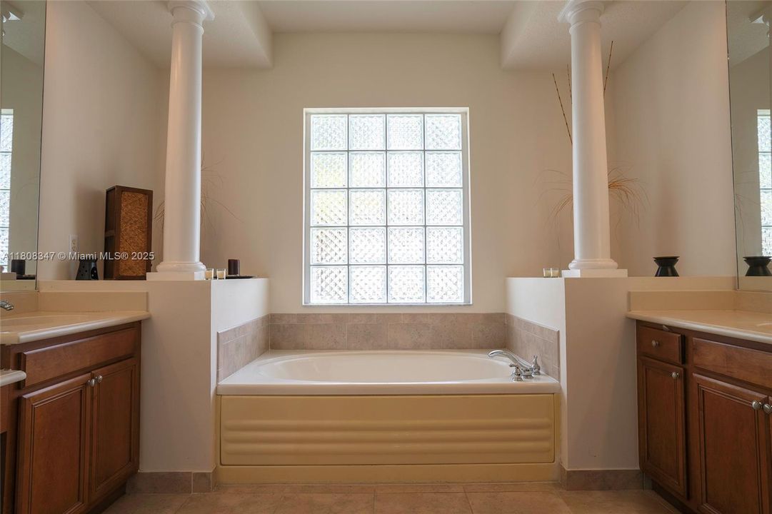 Recently Sold: $1,050,000 (4 beds, 3 baths, 2729 Square Feet)