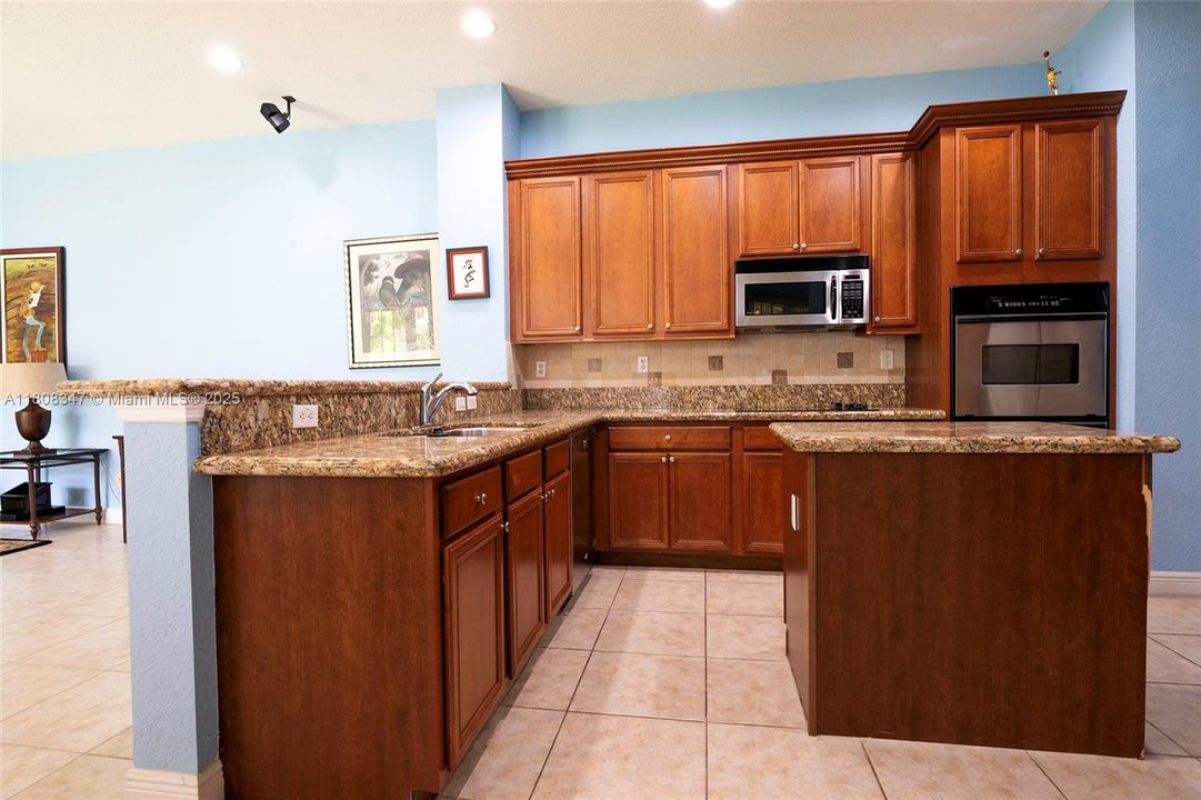 Recently Sold: $1,050,000 (4 beds, 3 baths, 2729 Square Feet)