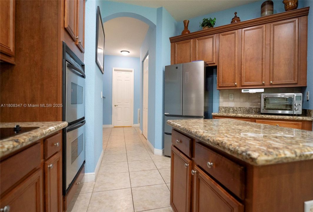 Recently Sold: $1,050,000 (4 beds, 3 baths, 2729 Square Feet)