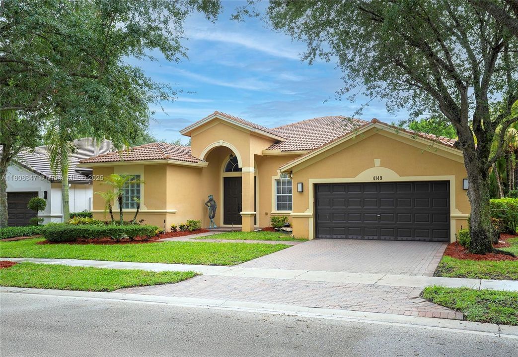 Recently Sold: $1,050,000 (4 beds, 3 baths, 2729 Square Feet)