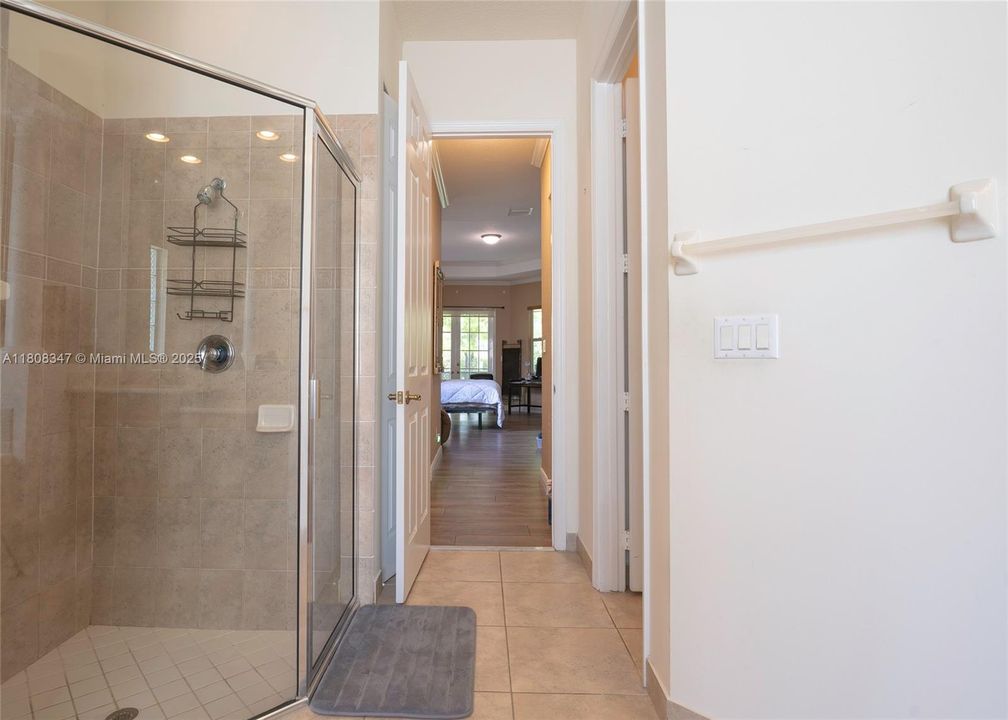 Recently Sold: $1,050,000 (4 beds, 3 baths, 2729 Square Feet)