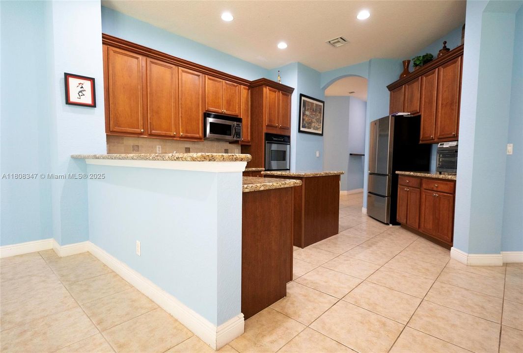 Recently Sold: $1,050,000 (4 beds, 3 baths, 2729 Square Feet)