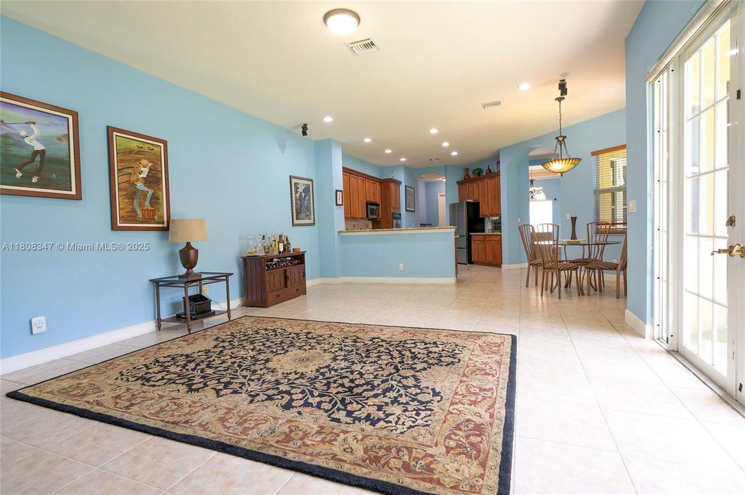 Recently Sold: $1,050,000 (4 beds, 3 baths, 2729 Square Feet)