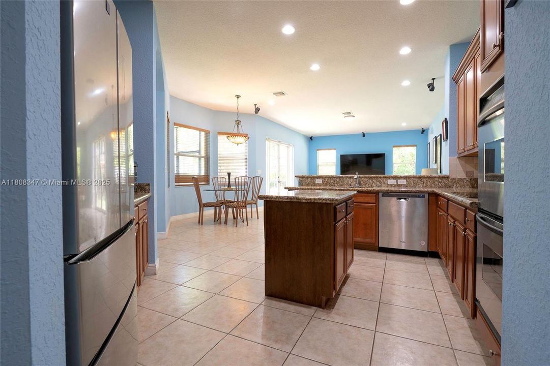 Recently Sold: $1,050,000 (4 beds, 3 baths, 2729 Square Feet)