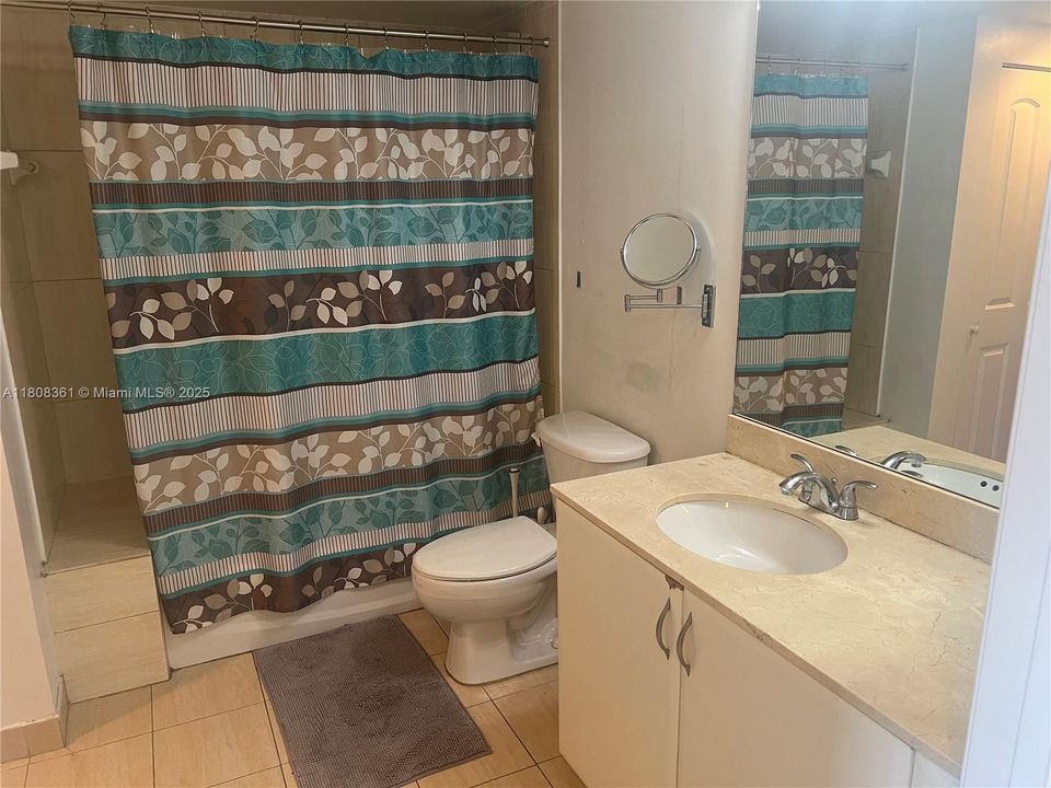 For Sale: $329,000 (1 beds, 1 baths, 821 Square Feet)
