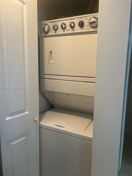 For Sale: $329,000 (1 beds, 1 baths, 821 Square Feet)