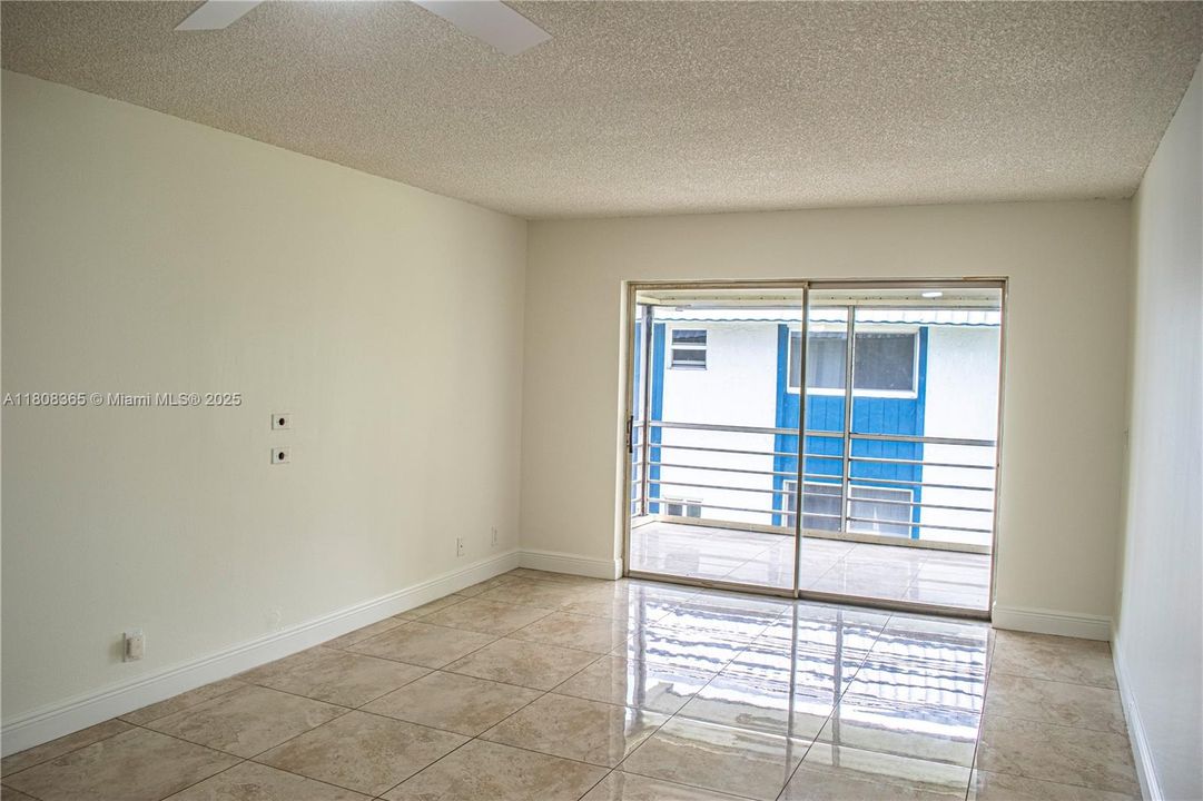 En Venta: $114,999 (2 camas, 2 baños, 958 Pies cuadrados)