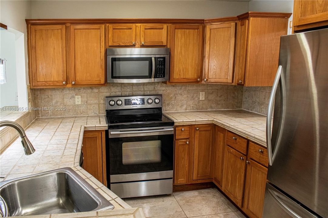 En Venta: $114,999 (2 camas, 2 baños, 958 Pies cuadrados)