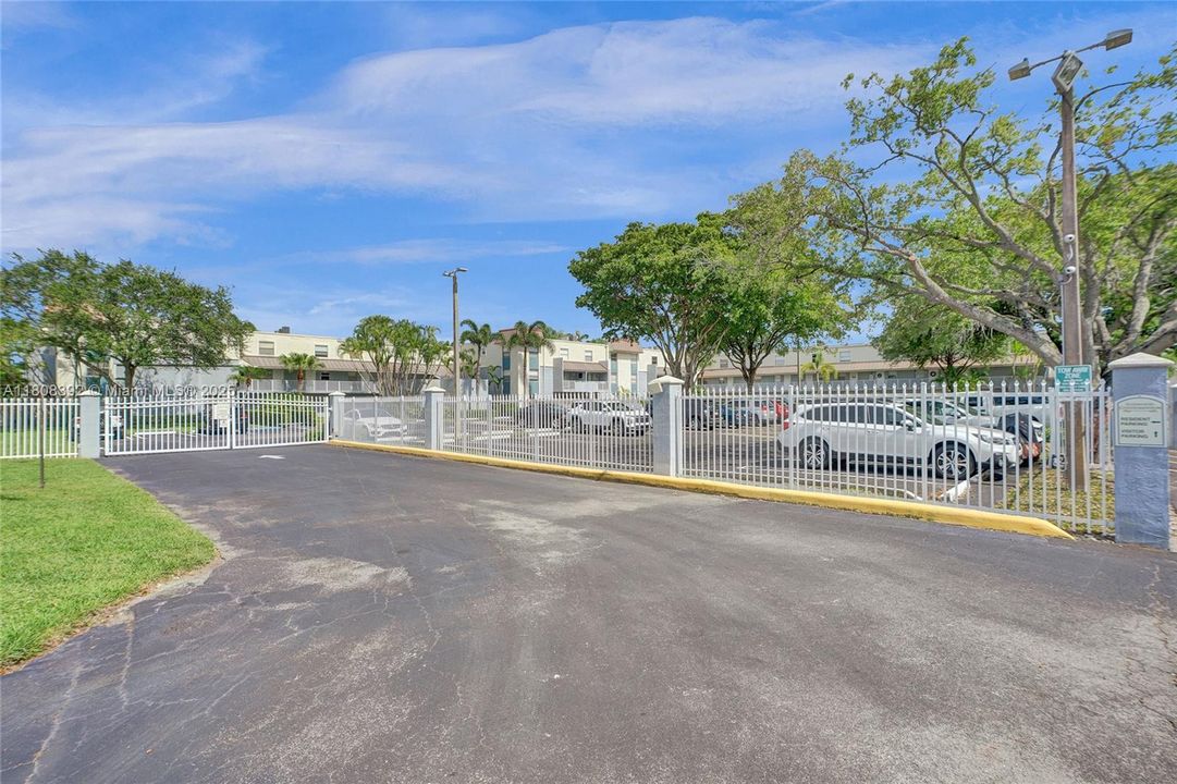 Separate lot #2 entry gate for owners' sole use. Niiice.