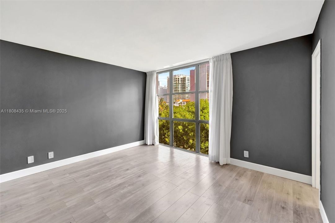 For Sale: $320,000 (2 beds, 2 baths, 894 Square Feet)