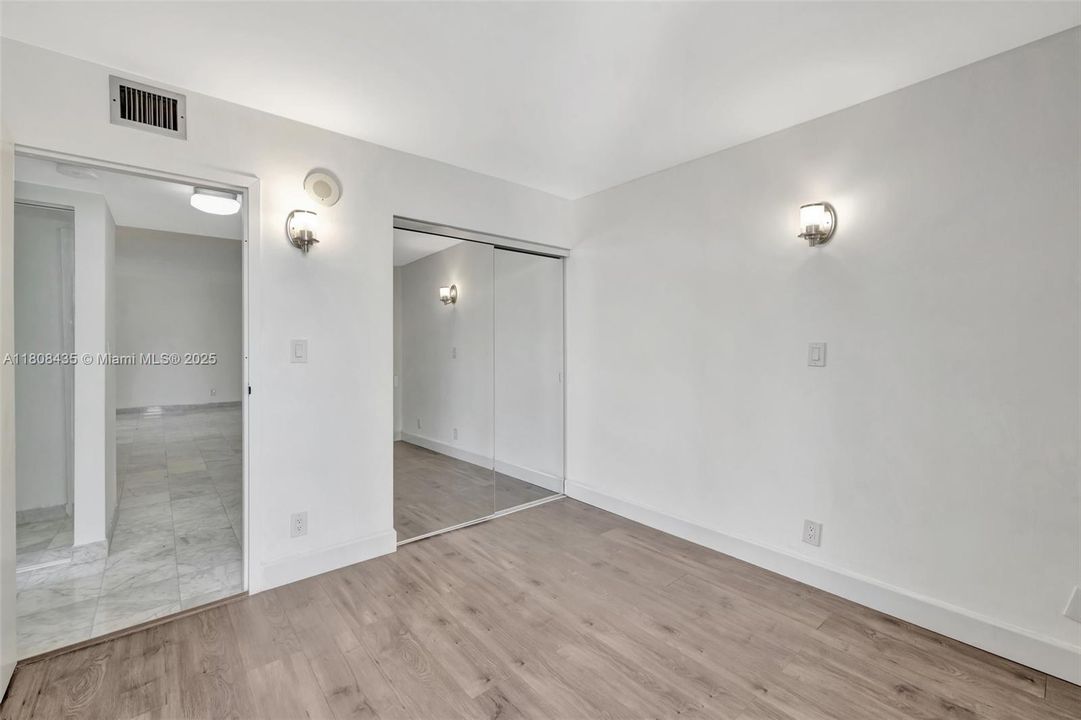 For Sale: $320,000 (2 beds, 2 baths, 894 Square Feet)
