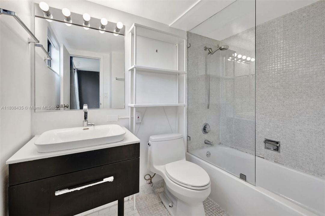 For Sale: $320,000 (2 beds, 2 baths, 894 Square Feet)